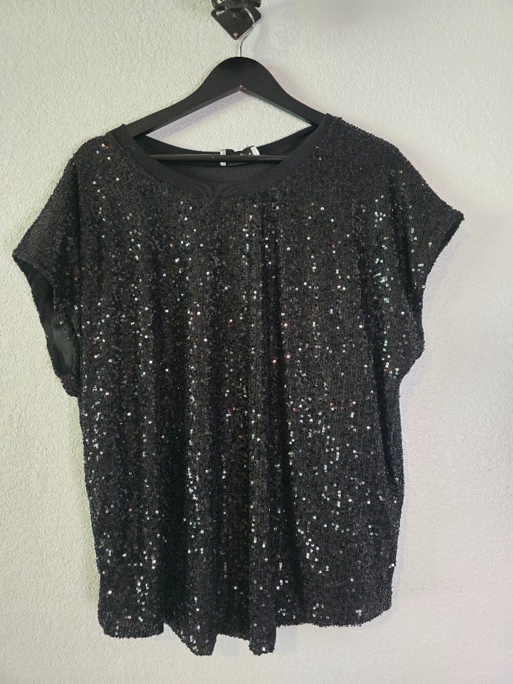 Gibson Latimer Black Sequin Top Size Large NWT